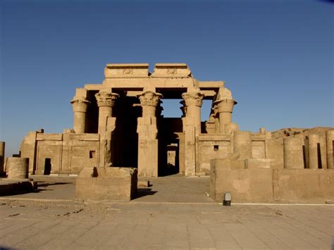 Il Tempio di Kom Ombo: Un capolavoro architettonico dedicato a due divinità!