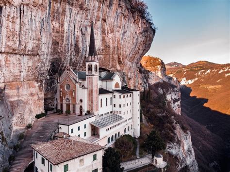 Il Santuario di Bixia: Un tuffo nel passato e panorami mozzafiato!